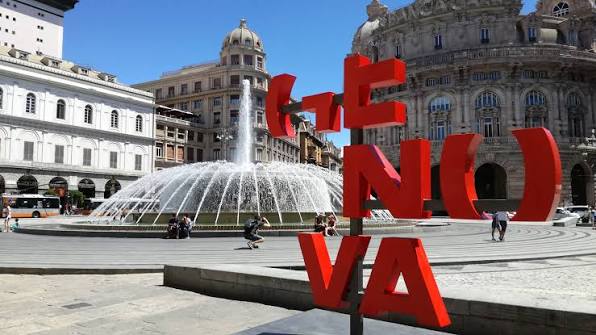 Piazza Ferrari in background